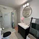 Apartment Bright, Spacious Nearby *