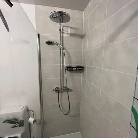 Bright, Spacious Nearby Διαμέρισμα *