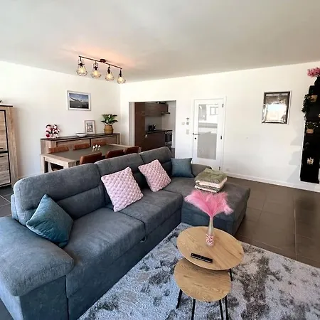 Apartment Bright, Spacious Nearby *