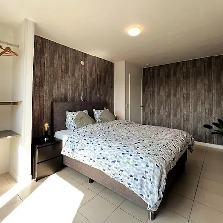 Διαμέρισμα Bright, Spacious Nearby