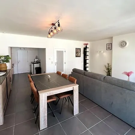 Bright, Spacious Nearby Οστένδη