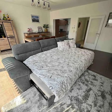 Bright, Spacious Nearby * Ostende