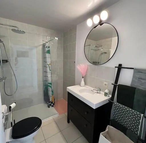 Apartment Bright, Spacious Nearby *