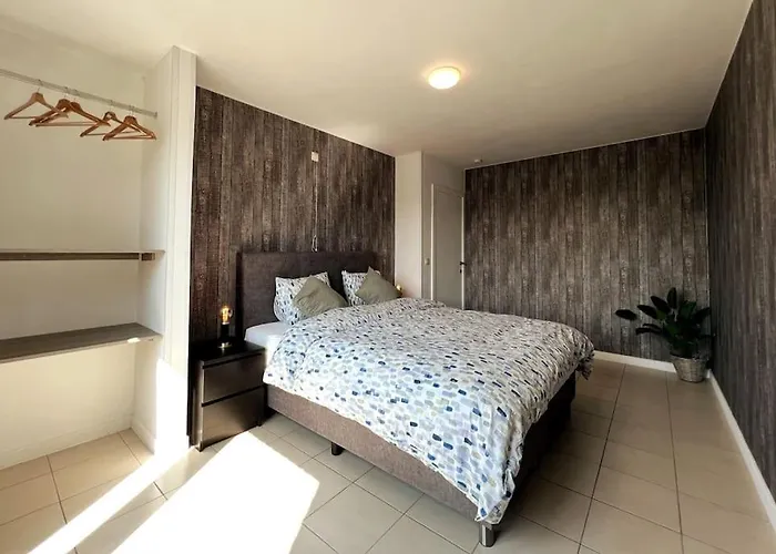 Apartment Bright, Spacious Nearby