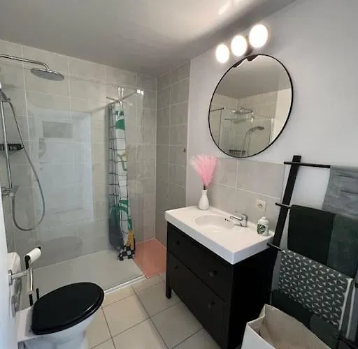 Bright, Spacious Nearby * Ostend