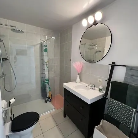 Apartment Bright, Spacious Nearby *