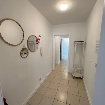 Bright, Spacious Nearby Apartment Ostend